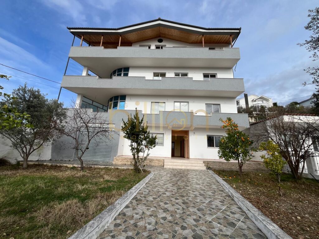 Villas à vendre à tufina 637 mètres carrés!