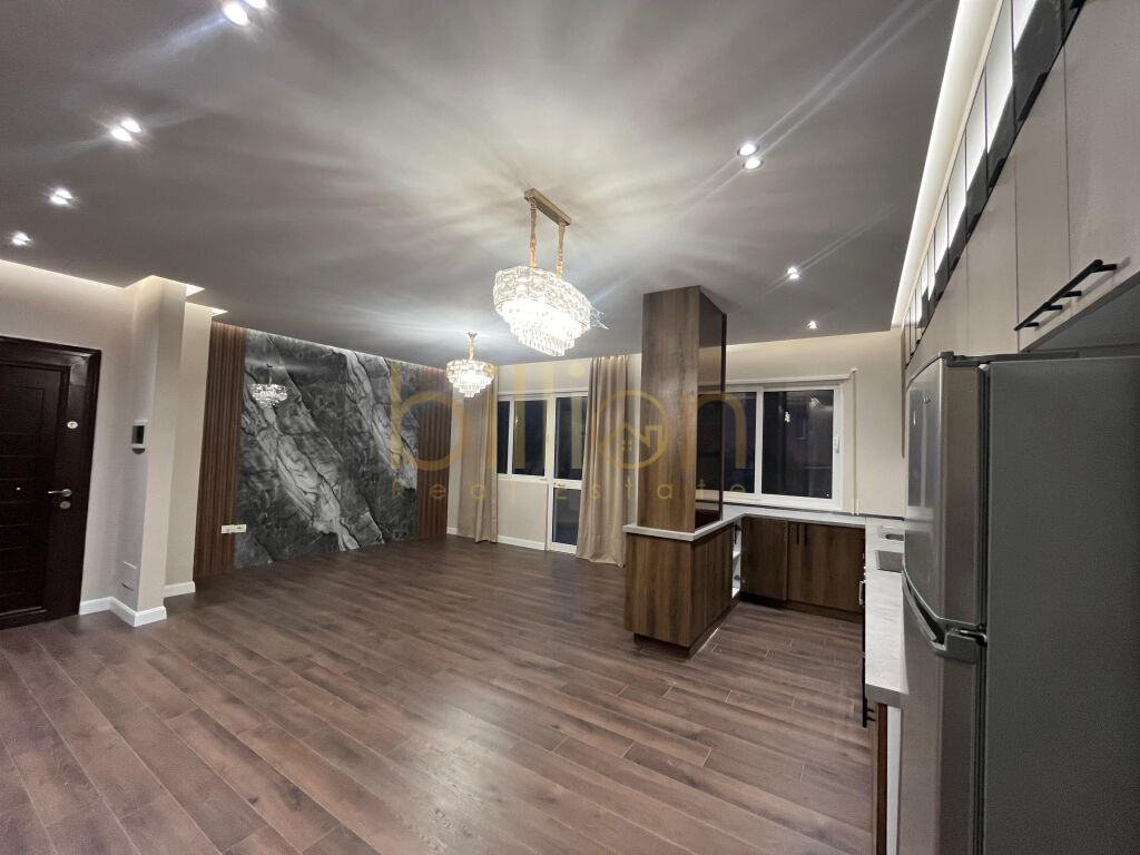 Shitet super apartament 2+1+2 tek kopshti botanik!