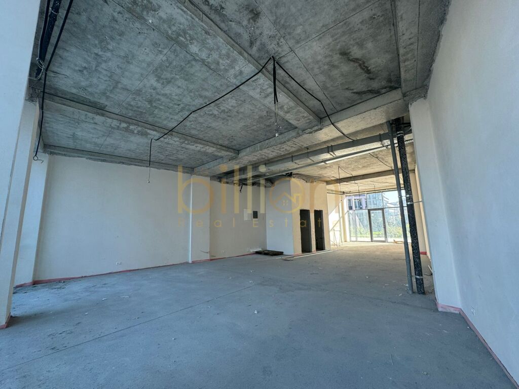 Uma residência vista lago, aluga-se ambiente de negócios 130 metros quadrados + varanda!