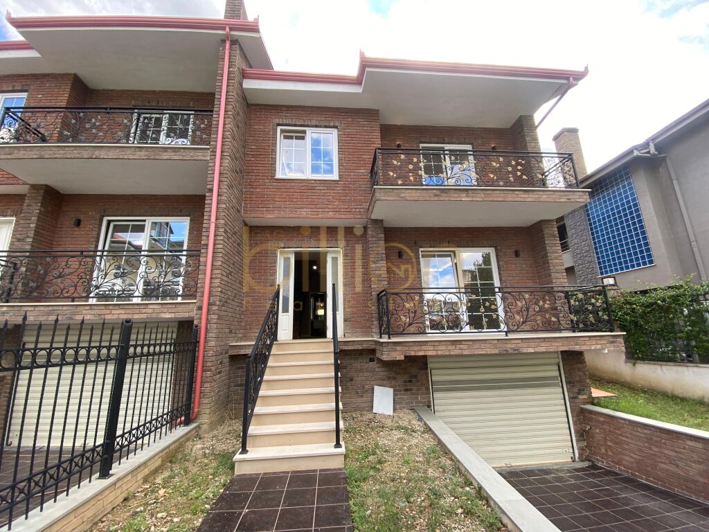 Villa gemela de 2 pisos shiten, cerca del pueblo sos en Sauk, Tirana
