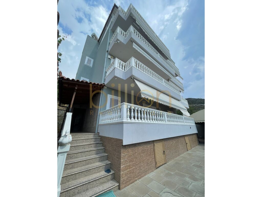 Casa privata e terreno in vendita a dhërmi!