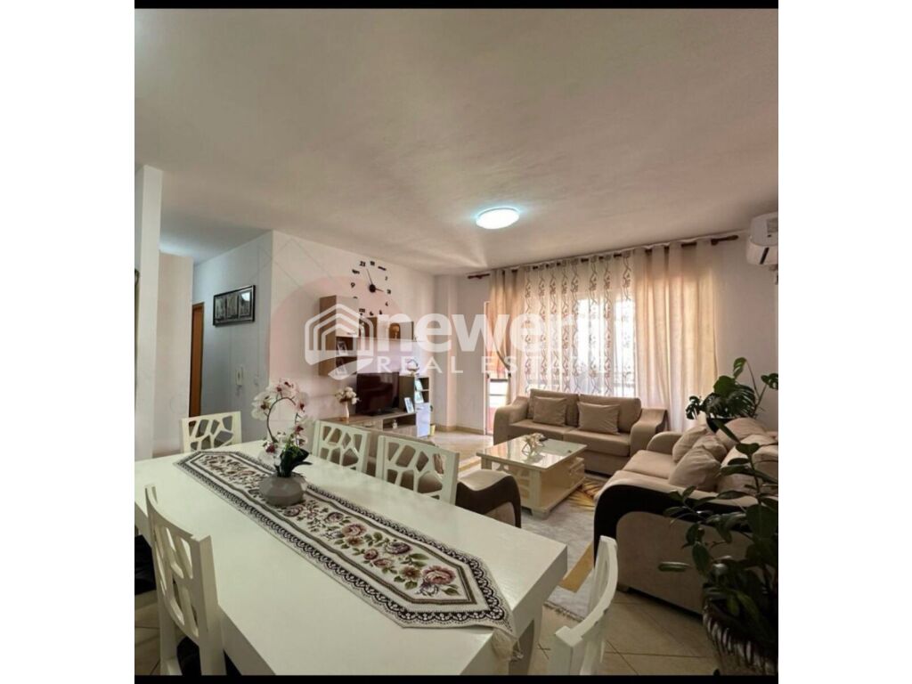 Shitet apartament 1+1 unaza e re - prane vila l