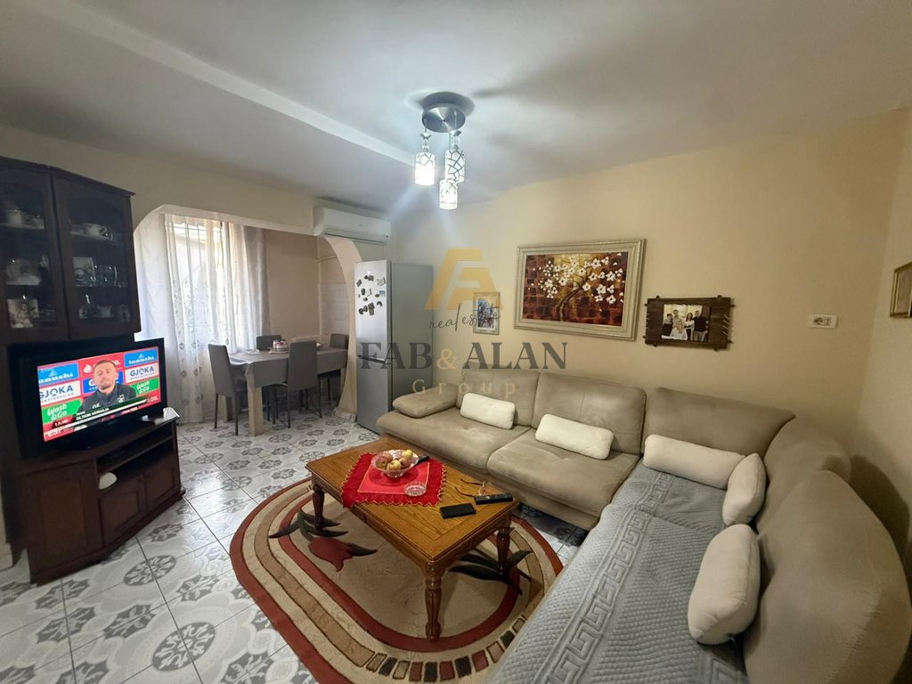 Apartamento 2+1 cerca de la escuela niket dardani en venta!