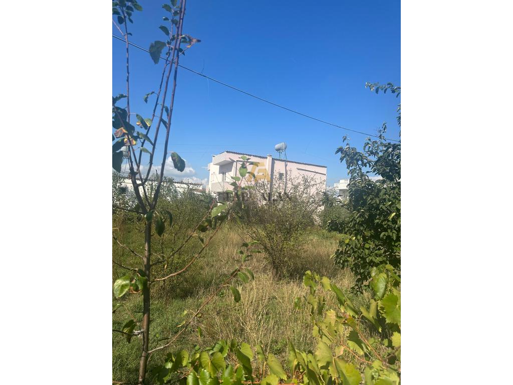 Terreno en venta en la carretera principal – Calle monarkia, kamëz