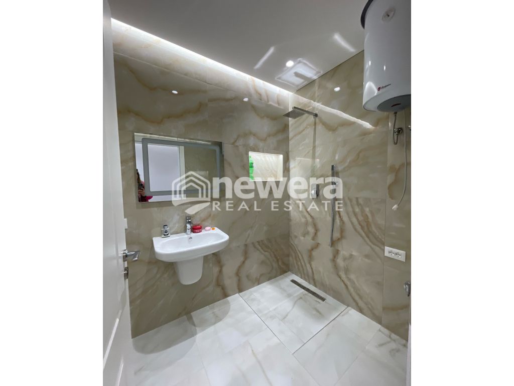 Jepet me qera apartament 2+1 i bosh plus post parkimi unaza e re te kompleksi vila l 2