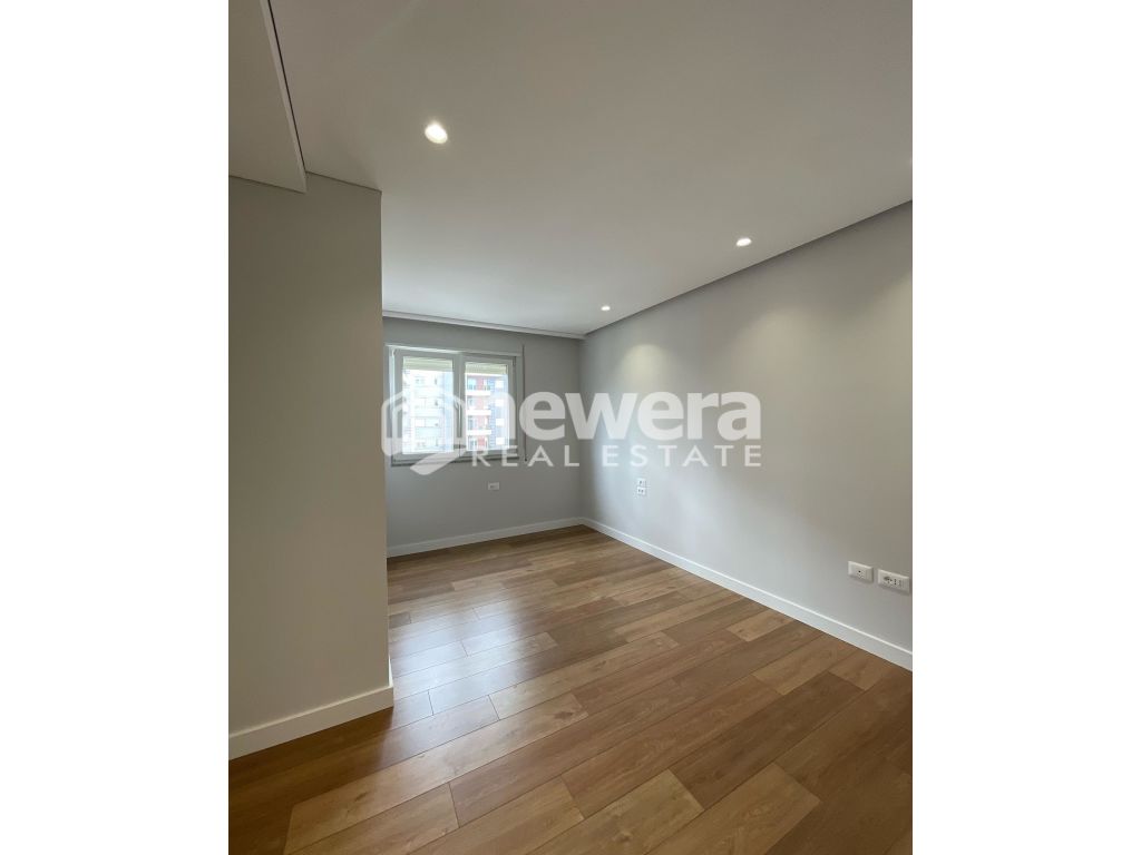 Jepet me qera apartament 2+1 i bosh plus post parkimi unaza e re te kompleksi vila l 2