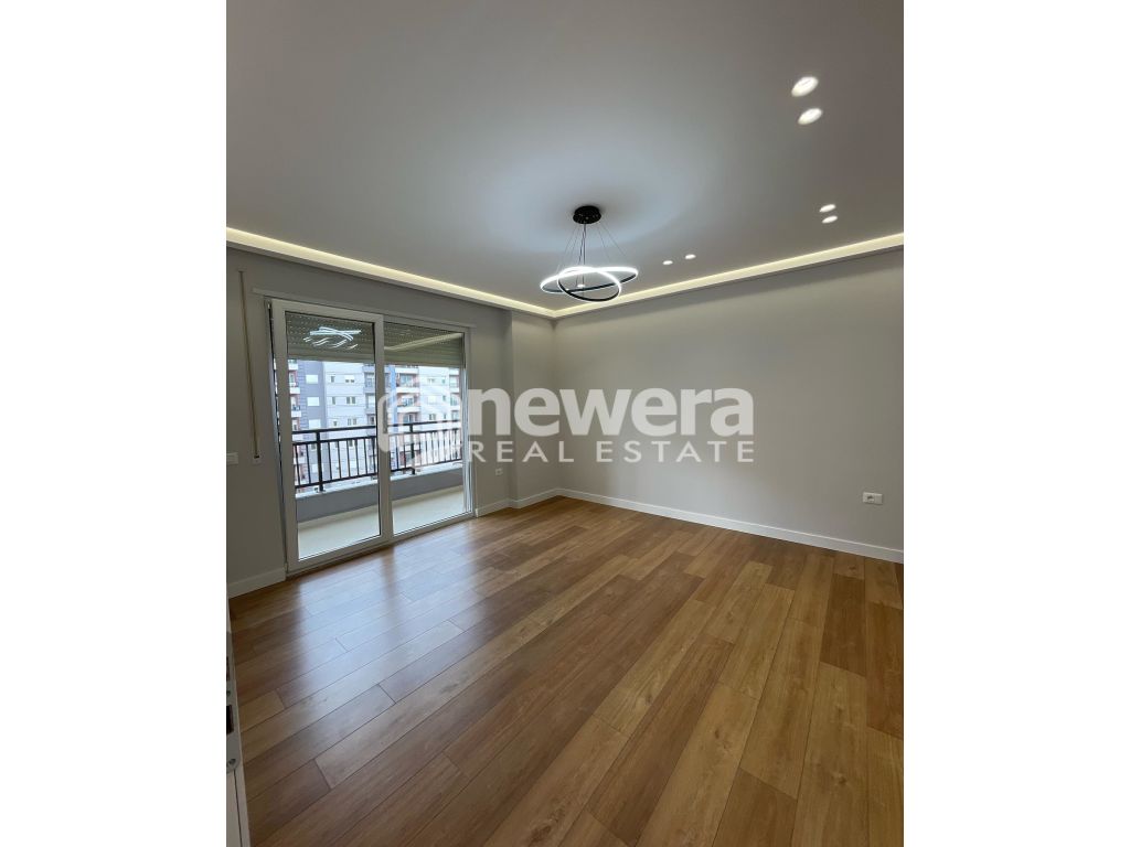 Jepet me qera apartament 2+1 i bosh plus post parkimi unaza e re te kompleksi vila l 2