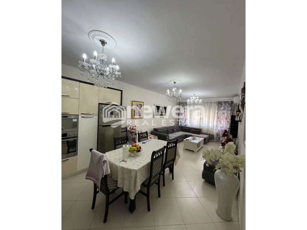 Appartement 2+1 à vendre, me mobilim në Astir pranë well