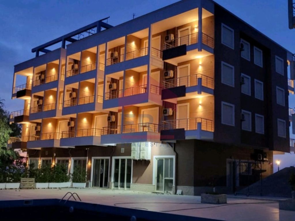 Duper hotel per shitje 2700 metra katror - rradhime, vlore