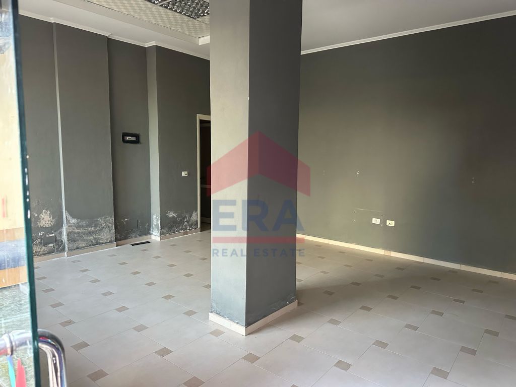 Negozio in vendita (25,6 metri quadrati) - Astir, vicino a ozone