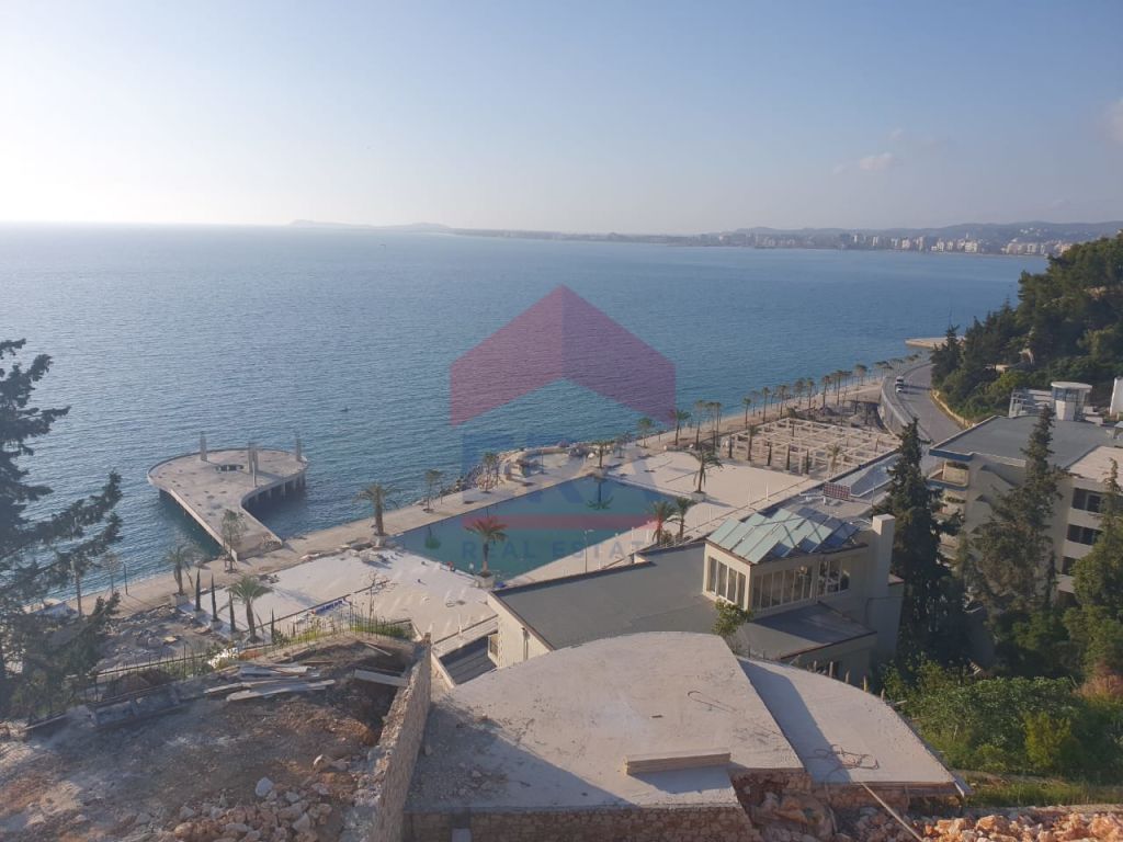 Apartament 2+1 per shitje (100 metra katror - 1000eur/m²) - lungomare, lgj. Uji i ftohte, vlore