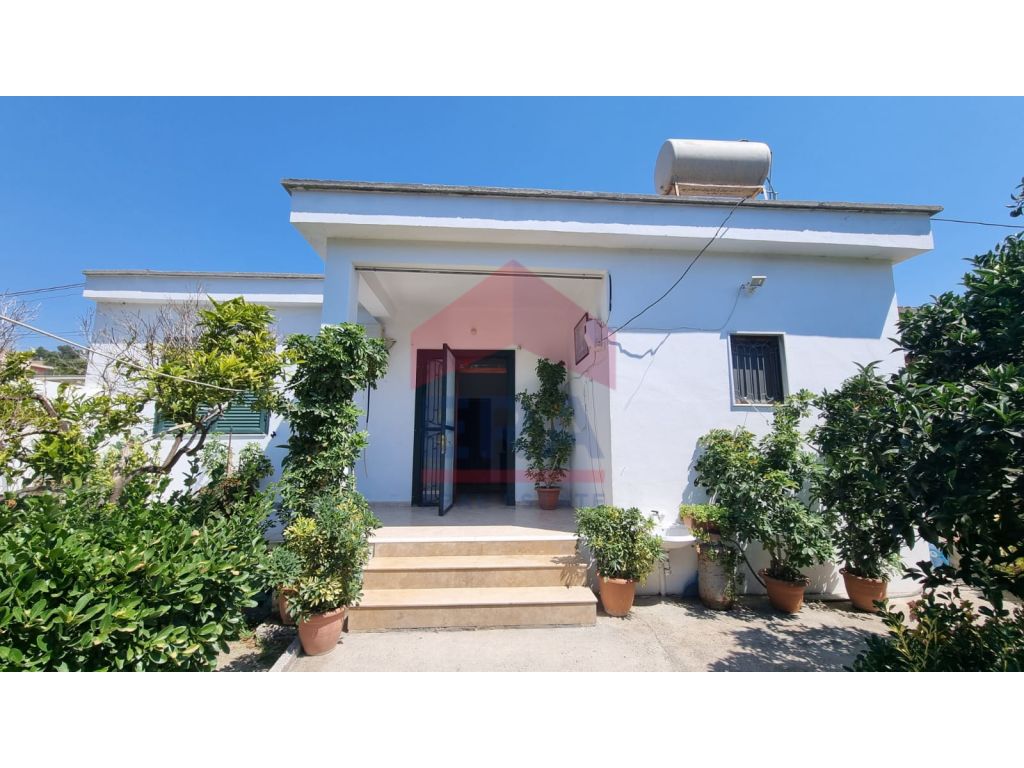 Shtepi private (180 metra katror) 80.000eur - lagjja 11 janari, pusi mezinit, vlore