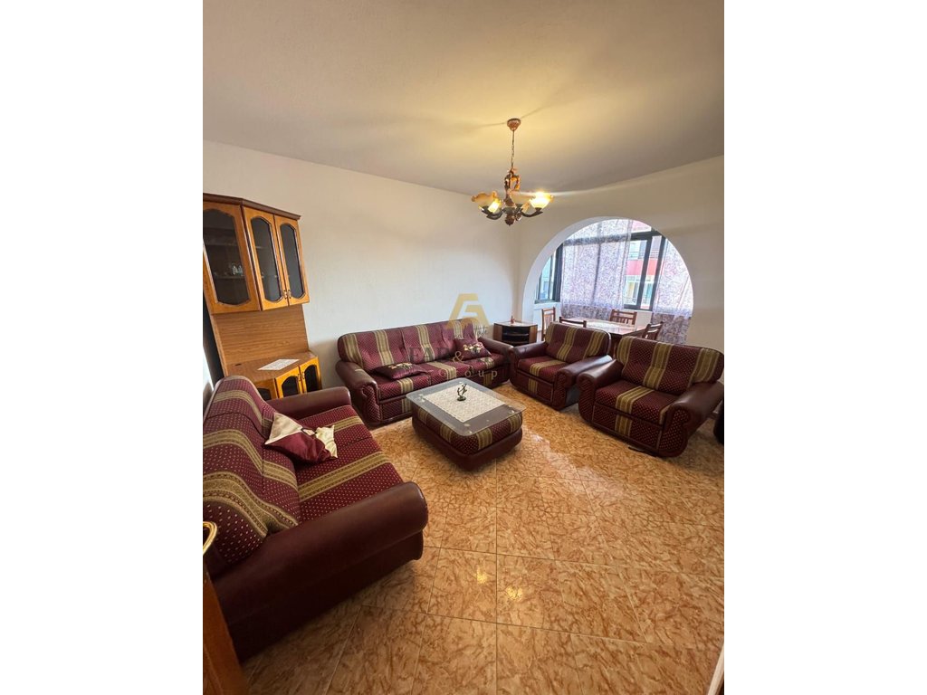 Ne kinostudio apartament 1+1 per qera!