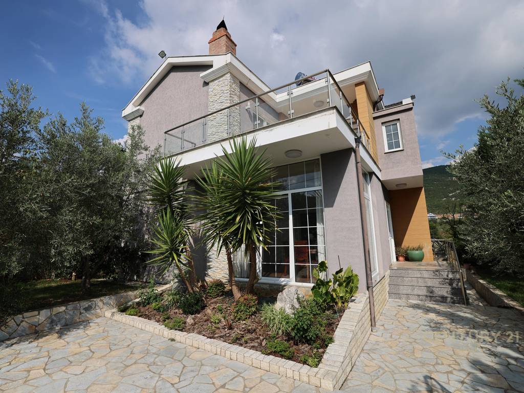 Villa in vendita vicino alla fondazione del ponte ndryshe
