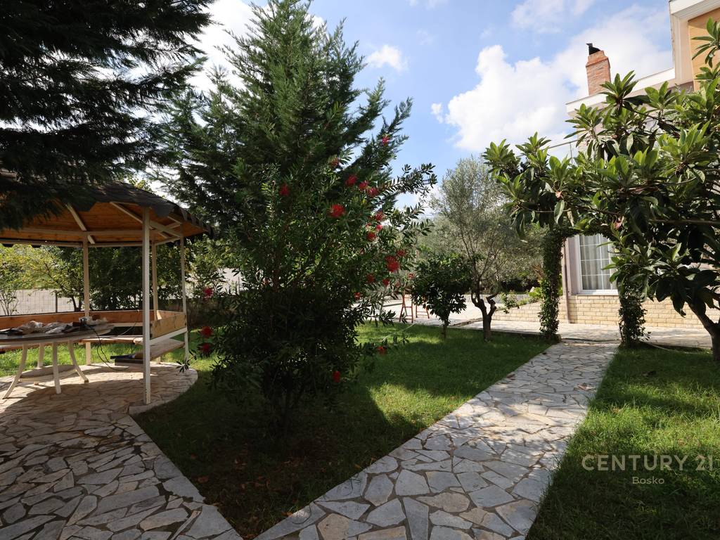 Villa in vendita vicino alla fondazione del ponte ndryshe