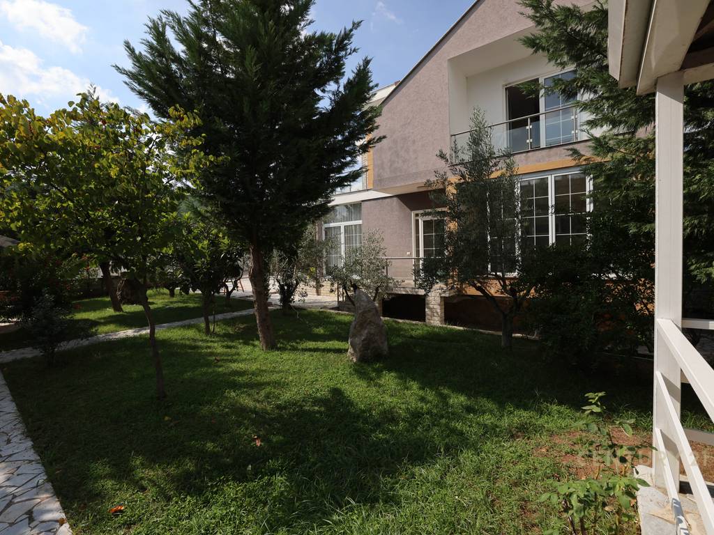 Villa in vendita vicino alla fondazione del ponte ndryshe