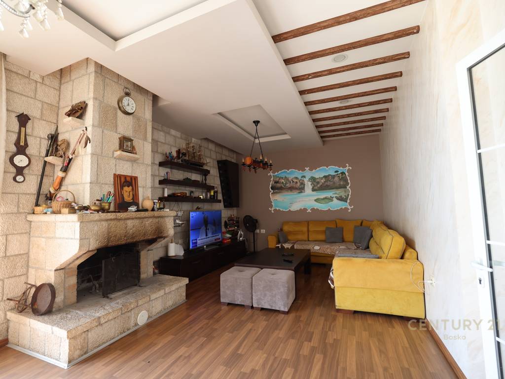 Villa in vendita vicino alla fondazione del ponte ndryshe