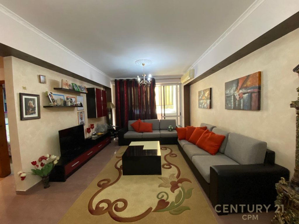 Petro nini shesim apartament 2+1+ambient gatimi i vecuar