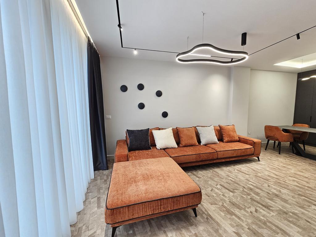 Petro nini shesim apartament 2+1+ambient gatimi i vecuar