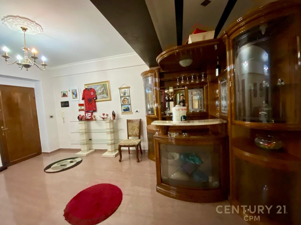 Petro nini shesim apartament 2+1+ambient gatimi i vecuar
