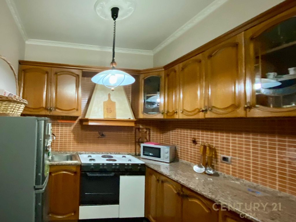Petro nini shesim apartament 2+1+ambient gatimi i vecuar