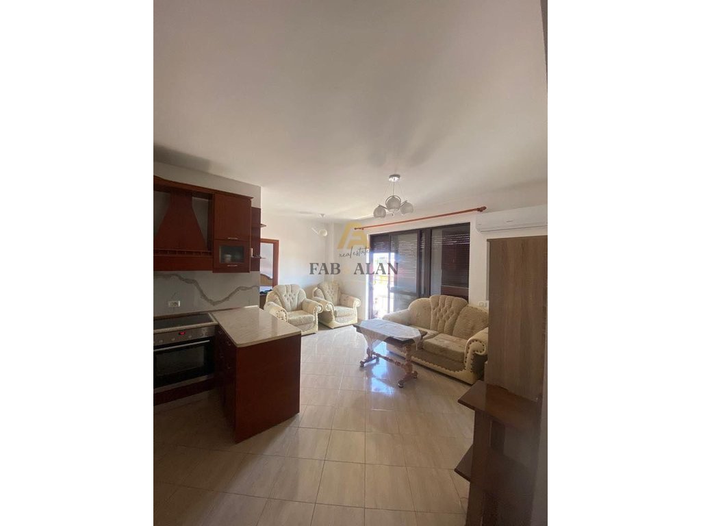 Prane kinostudios apartament 2+1+2 per qera!