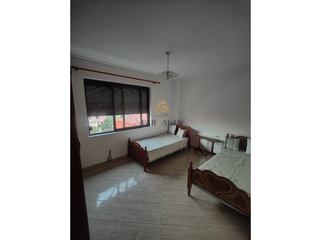 Prane kinostudios apartament 2+1+2 per qera!