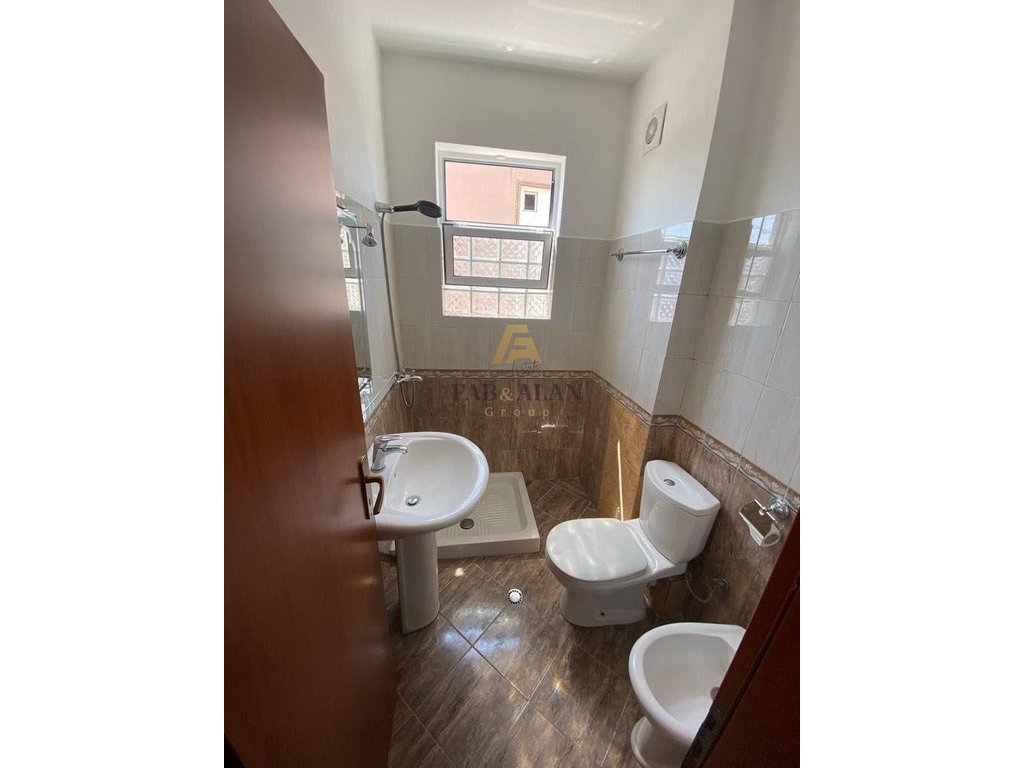 Prane kinostudios apartament 2+1+2 per qera!