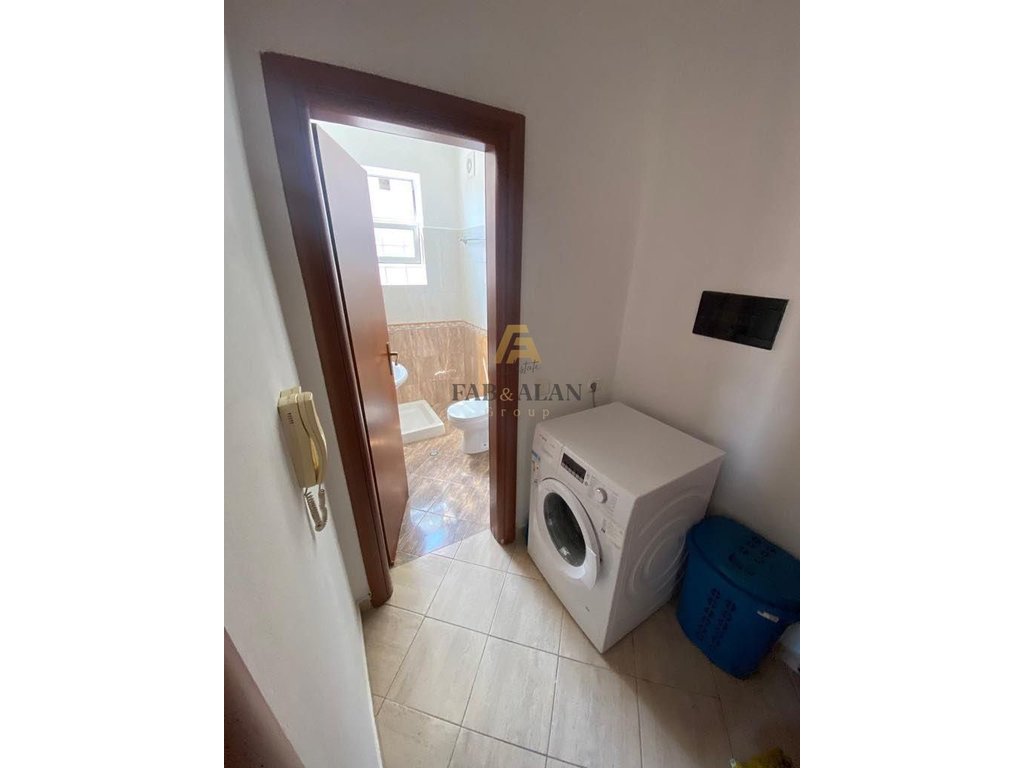 Prane kinostudios apartament 2+1+2 per qera!