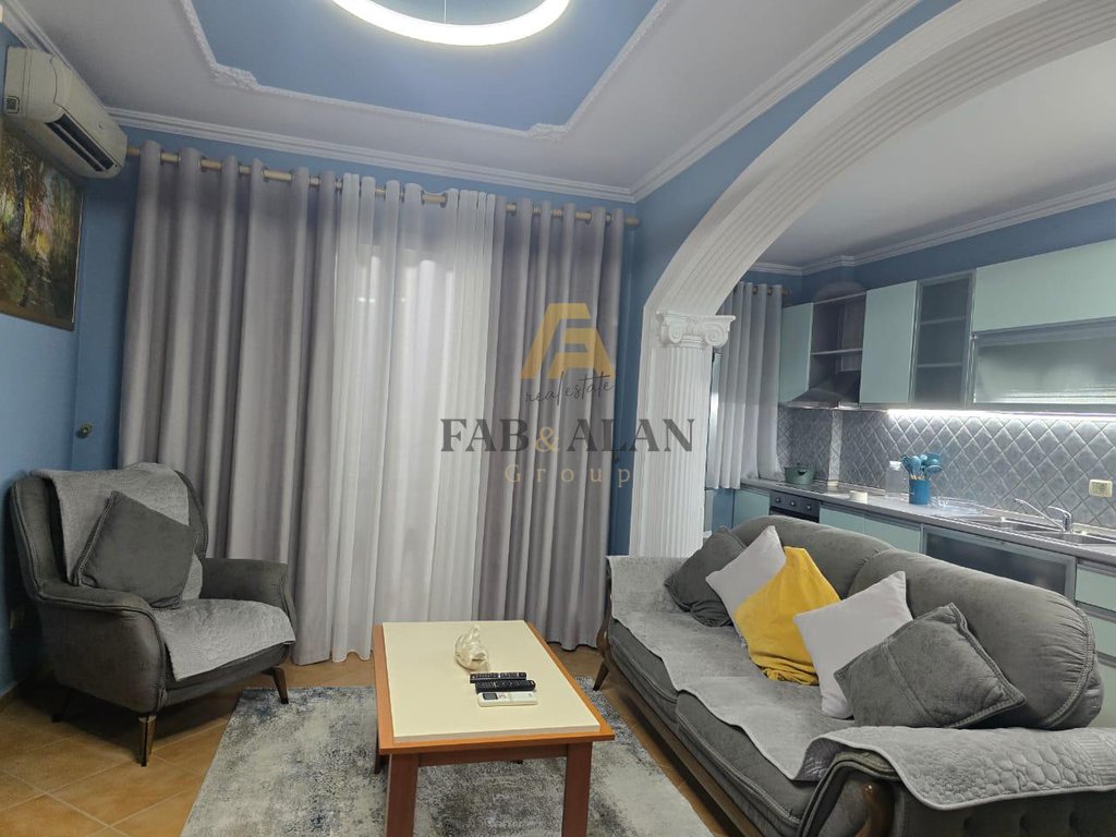 Tek rruga 5 maji apartament 2+1 per qera!