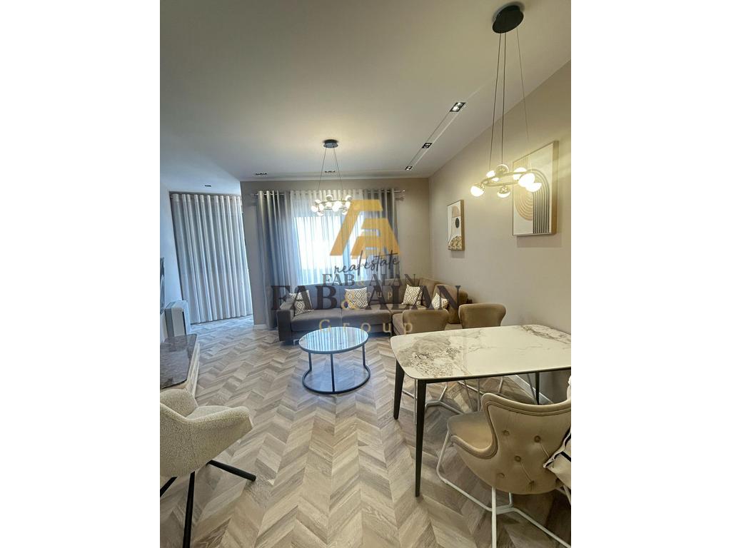 Ne qender te tiranes 9-kateshet apartament 2+1+2 me qera !