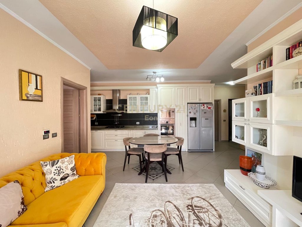 Appartamento 1+1 + veranda in affitto nel quartiere n.6, Durrës!