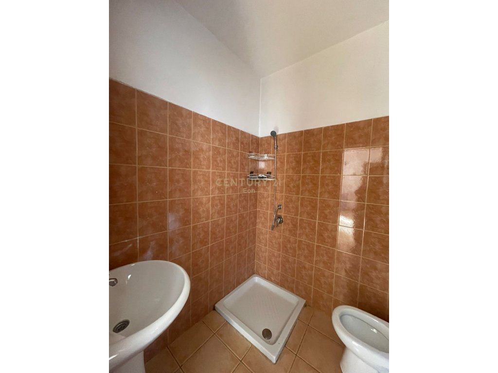 Appartamento 1+1 + veranda in affitto nel quartiere n.6, Durrës!