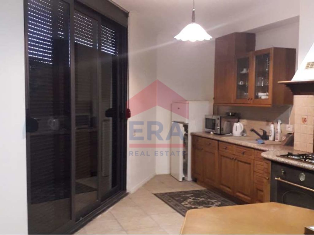 Super apartamento perto do estádio "Qemal Stafa"!!