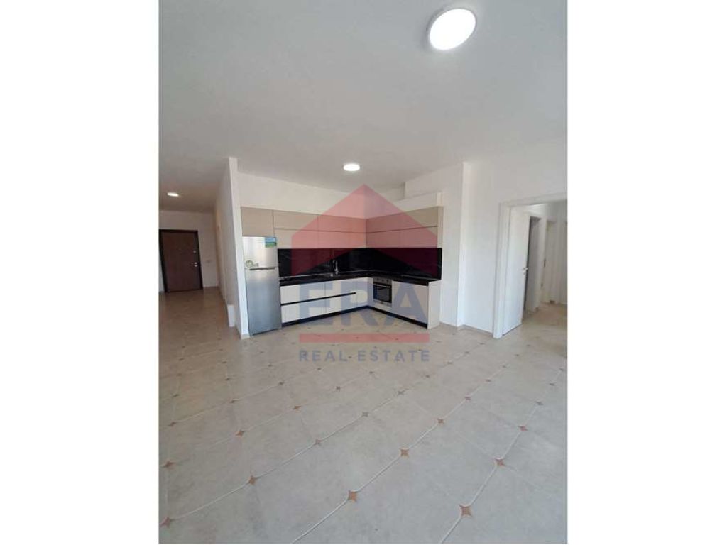 Apartamento 3+1+2 en el lago de Tirana