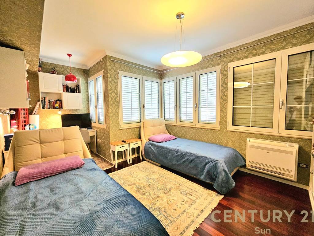 Penthouse zum verkauf in der nähe des Tirana-sees.