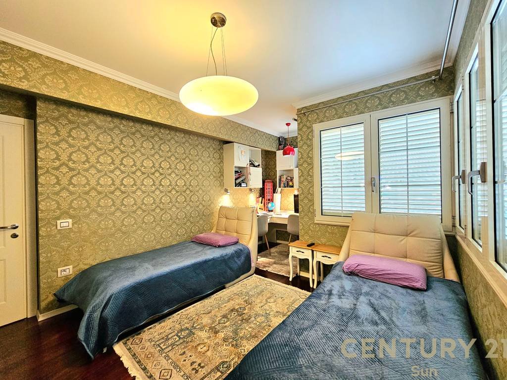 Penthouse zum verkauf in der nähe des Tirana-sees.