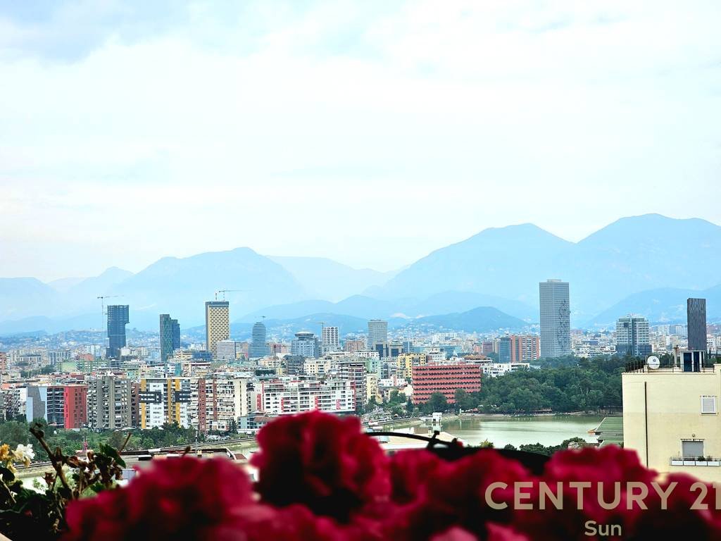 Penthouse zum verkauf in der nähe des Tirana-sees.