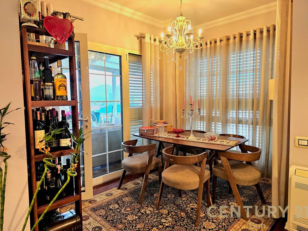 Penthouse zum verkauf in der nähe des Tirana-sees.