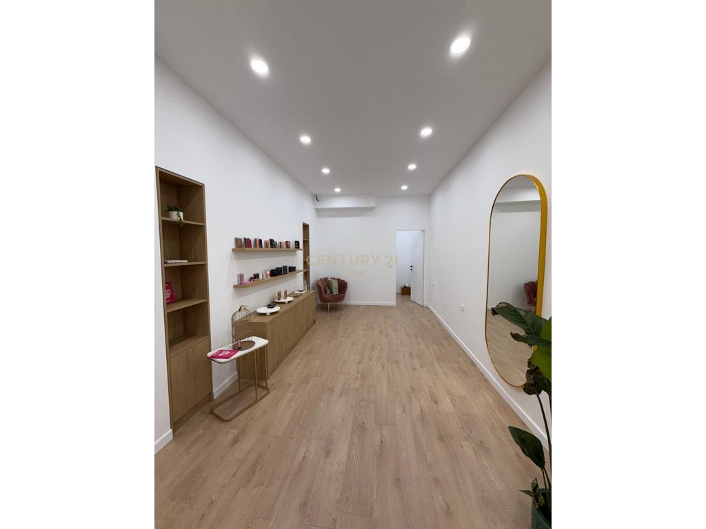 À louer, espace de bureau près de hotel plaza!
