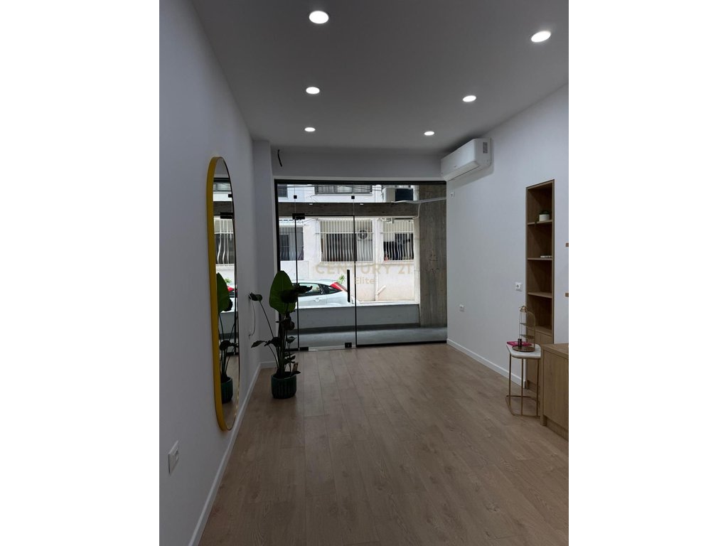 À louer, espace de bureau près de hotel plaza!