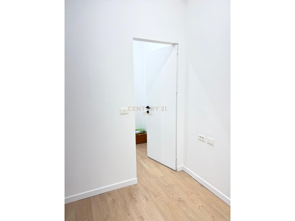À louer, espace de bureau près de hotel plaza!