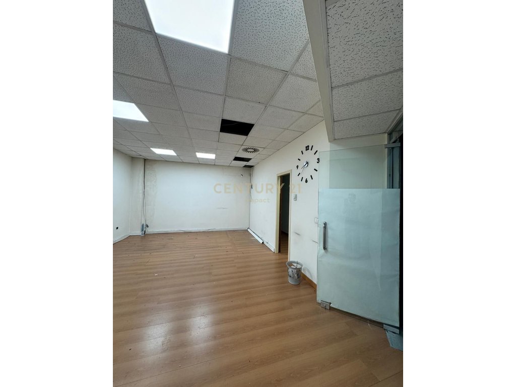 À louer, espace de bureau près de hotel plaza!