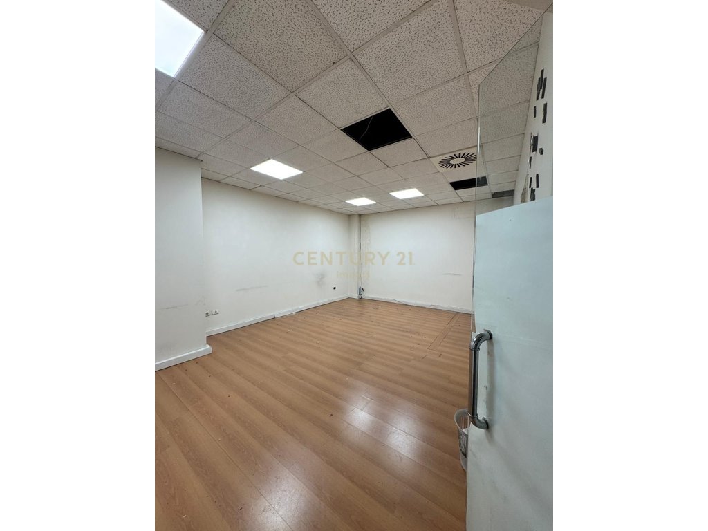 À louer, espace de bureau près de hotel plaza!