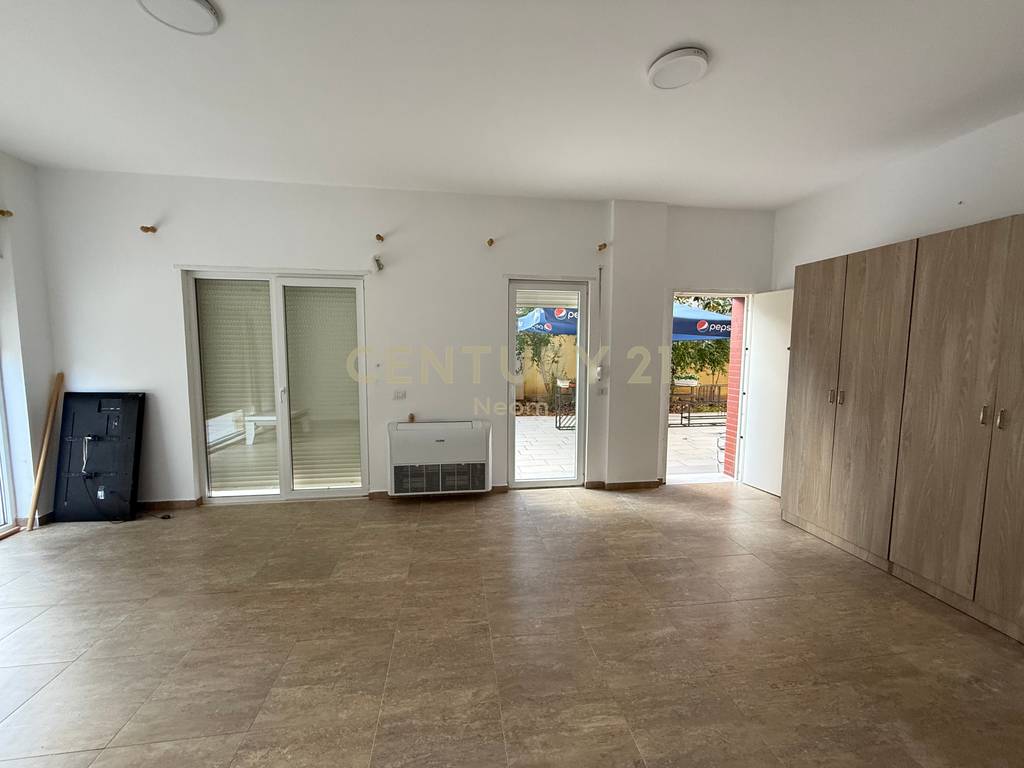 À vendre : Appartement 2+1+2 rue peti, lac sec!