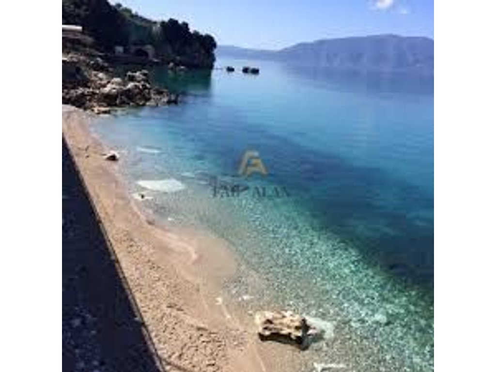 Tek uji i ftote ne vlore apartament 2+1 per shitje!