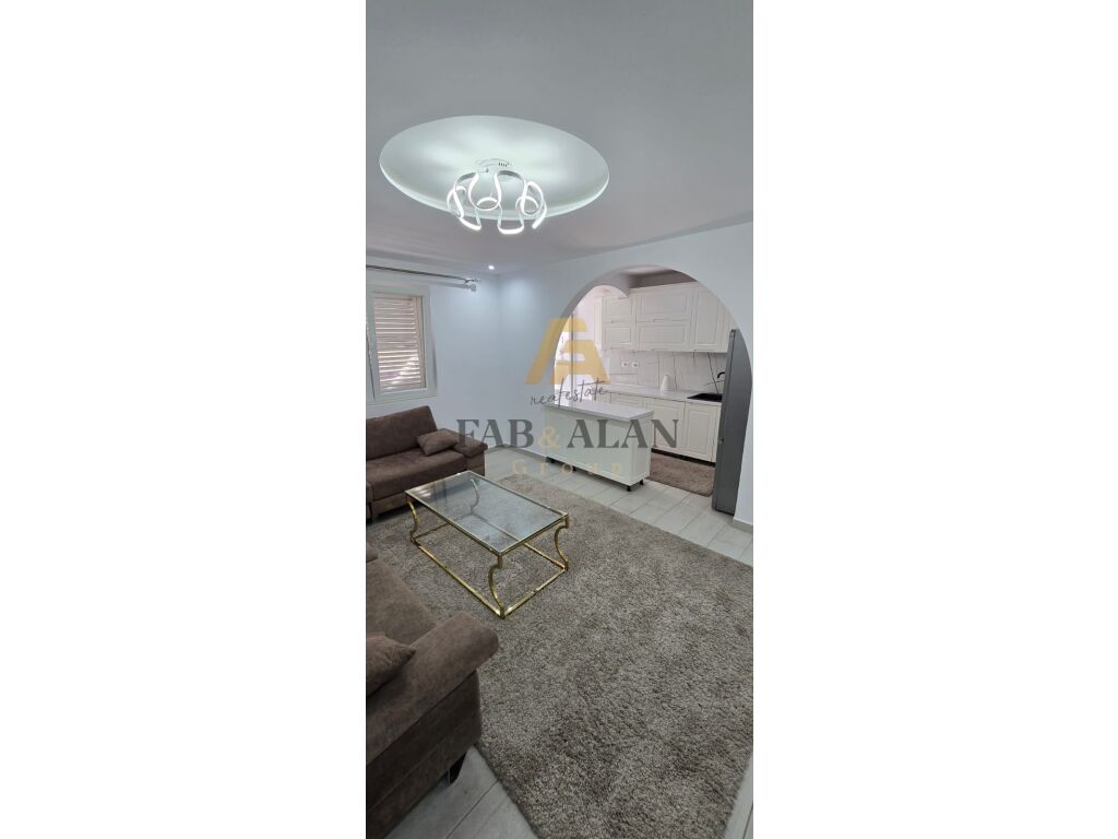 Tek rruga e kavajes apartament 2+1 per shitje!