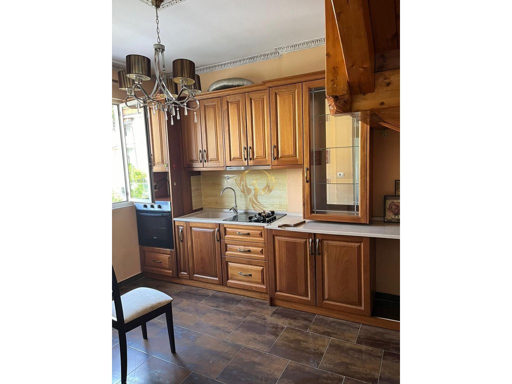 Jepet me qera duplex 3+1 tregu elektrik