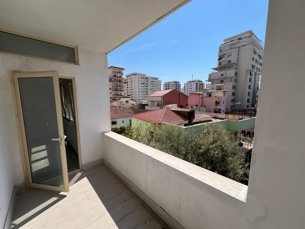 Apartamento en alquiler 2+1+2 en el centro de kazazit durres! | my dream home real estate - albania