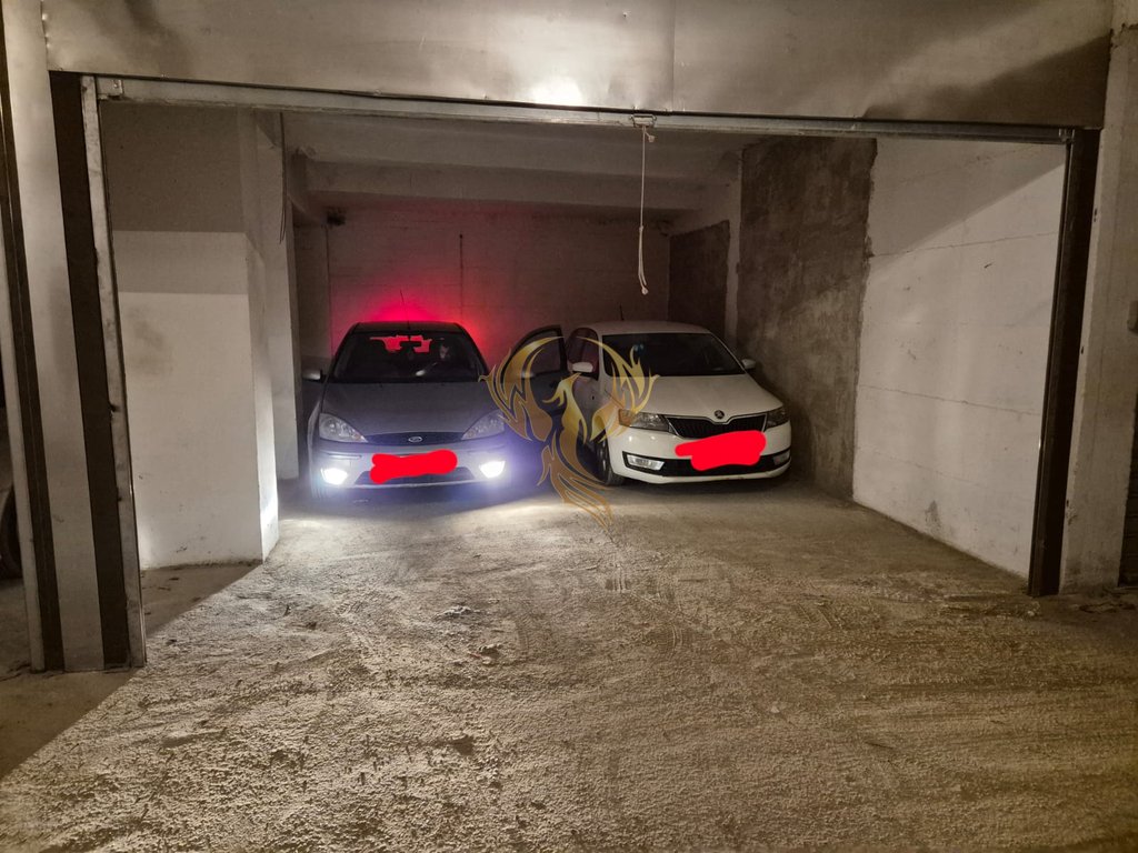Shiten 2 poste parkimi në Astir – Pranë bizal shop